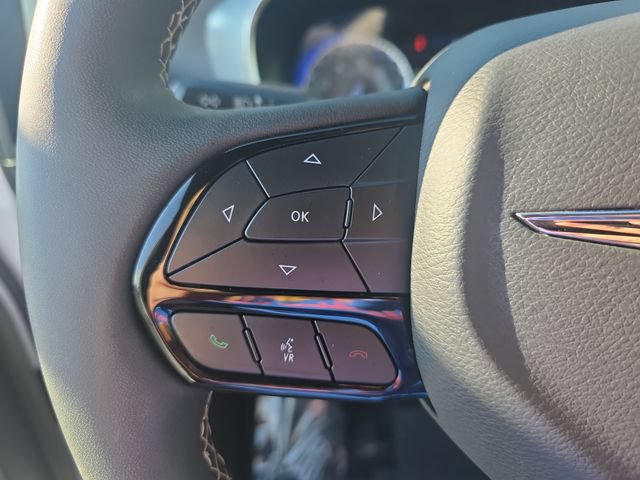Used 2025 Chrysler Pacifica Limited FWD image 19