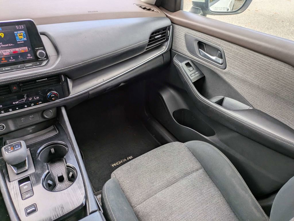 Used 2021 Nissan Rogue SV FWD image 16