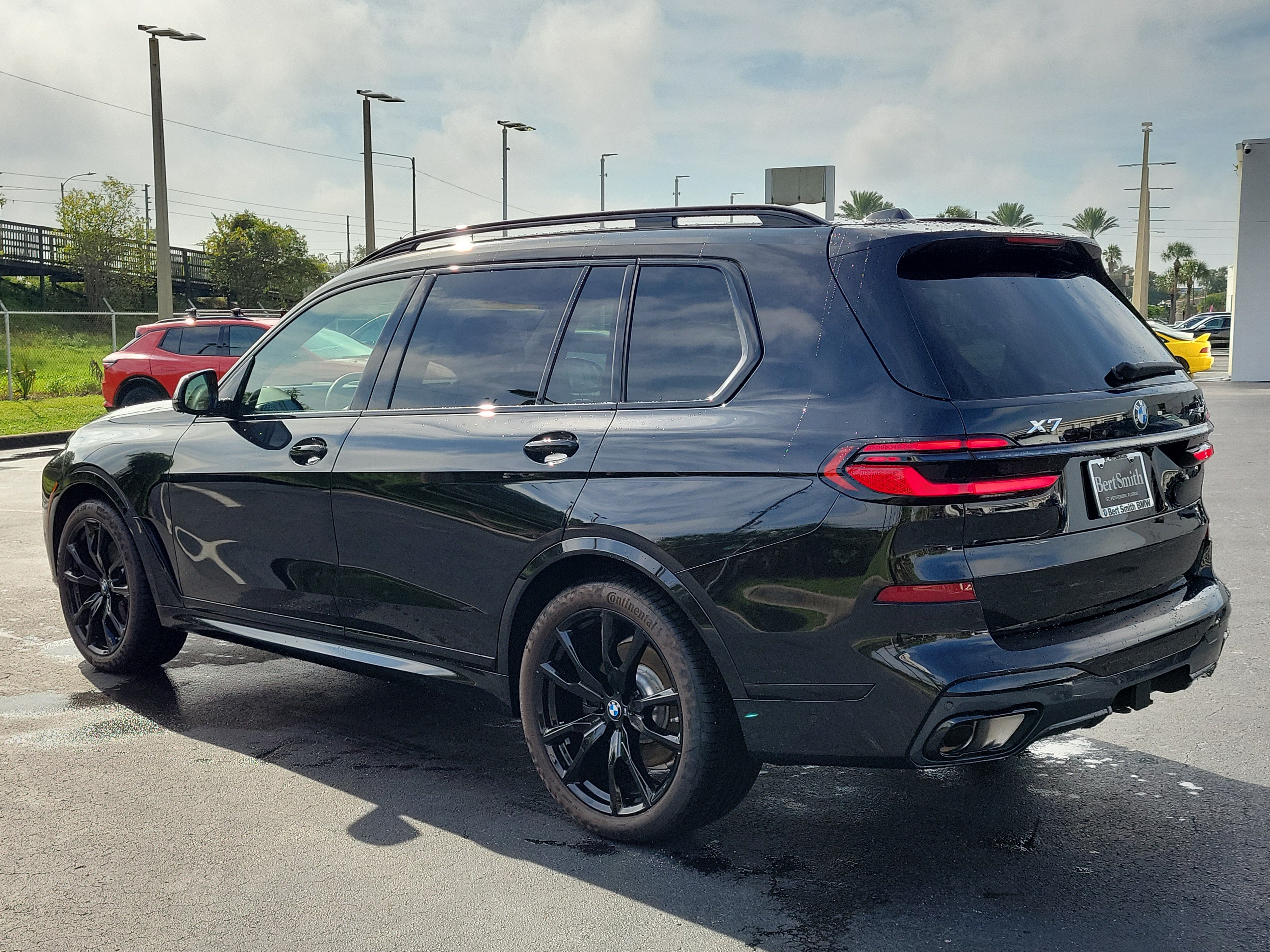 Used 2027 BMW X7 xDrive40i w/ M Sport Package AWD/4WD image 4