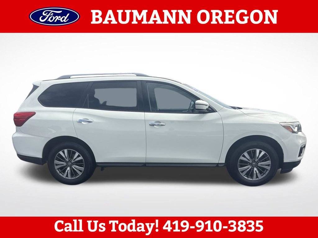Used 2017 Nissan Pathfinder SV FWD image 2