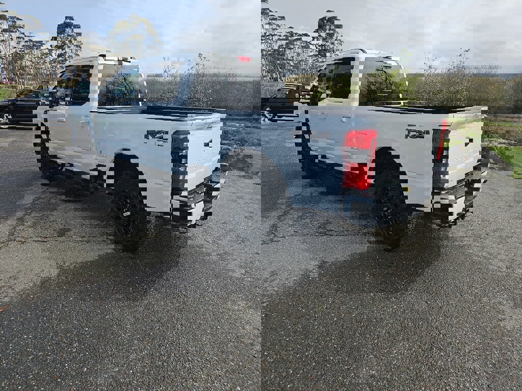 Used 2024 Ford F250 Lariat w/ Black Appearance Package image 3