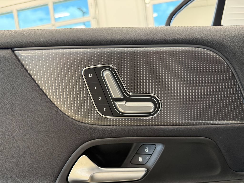 Used 2021 Mercedes-Benz GLB 250 image 14