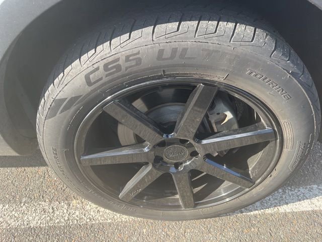 Used 2018 Ford Explorer XLT w/ Equipment Group 202A AWD/4WD image 7