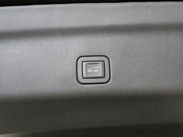 Used 2025 Chevrolet Tahoe Premier RWD image 34