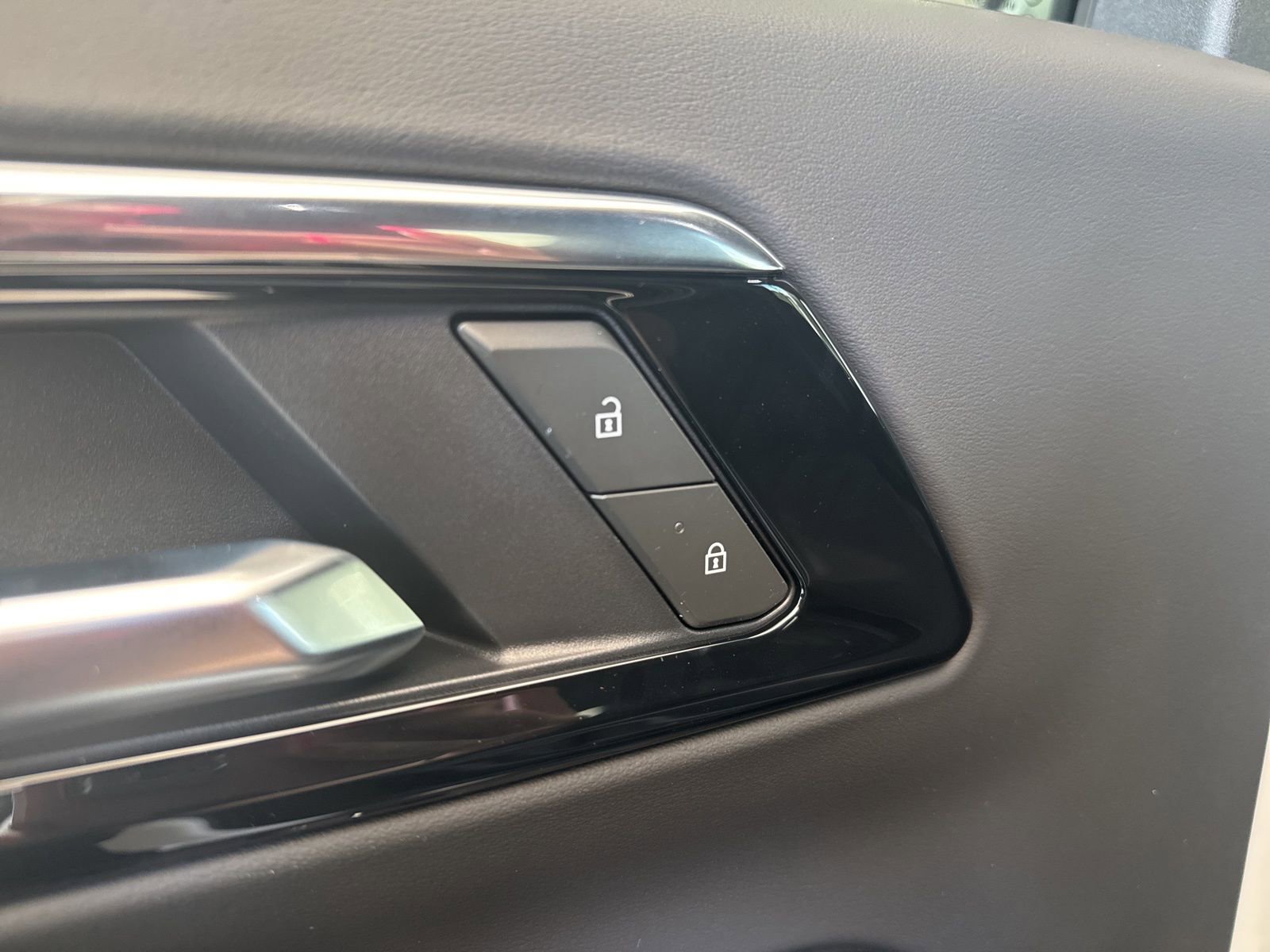 New 2025 Chevrolet Suburban Premier image 19