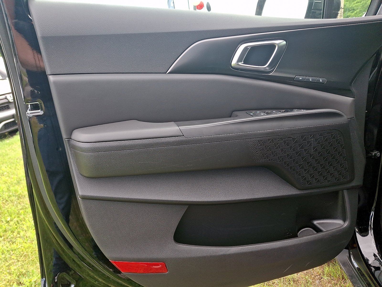 Used 2026 Kia Carnival SX w/ SX Dark Edition Package FWD image 14