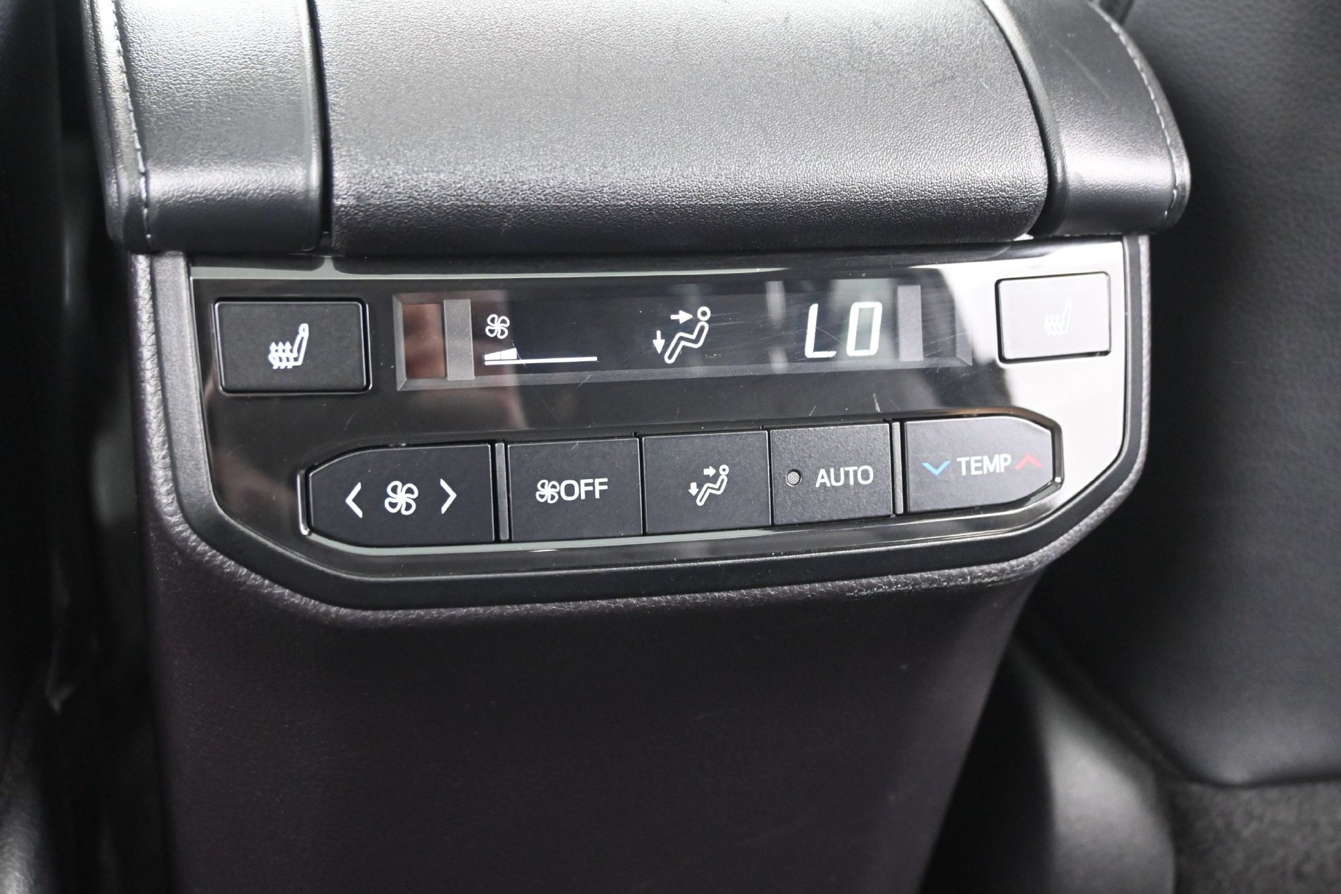 Used 2025 Toyota Highlander Platinum AWD/4WD image 19