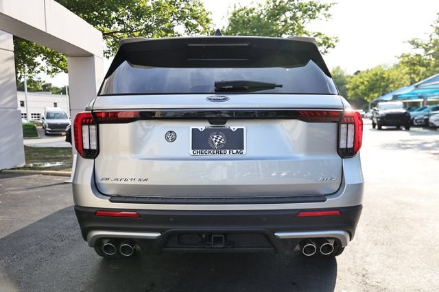 Used 2025 Ford Explorer Platinum w/ Ultimate Package AWD/4WD image 8