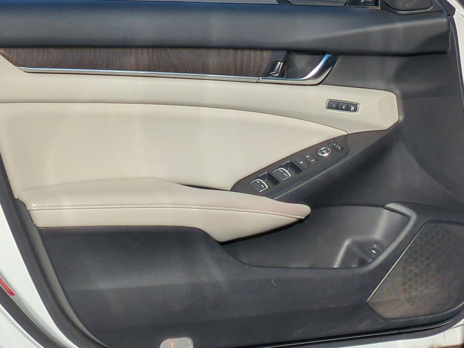 Used 2022 Honda Accord Touring image 14