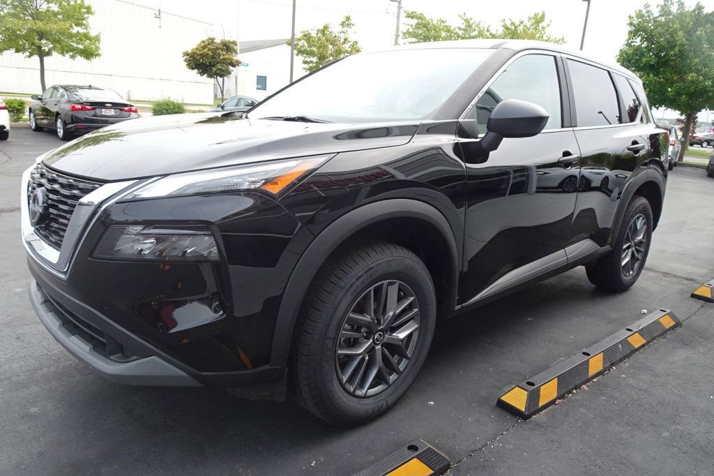 Used 2023 Nissan Rogue S image 4