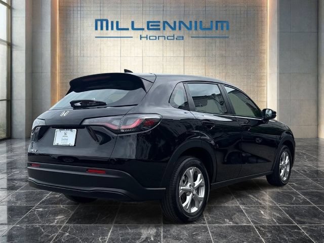 Used 2023 Honda HR-V LX image 3
