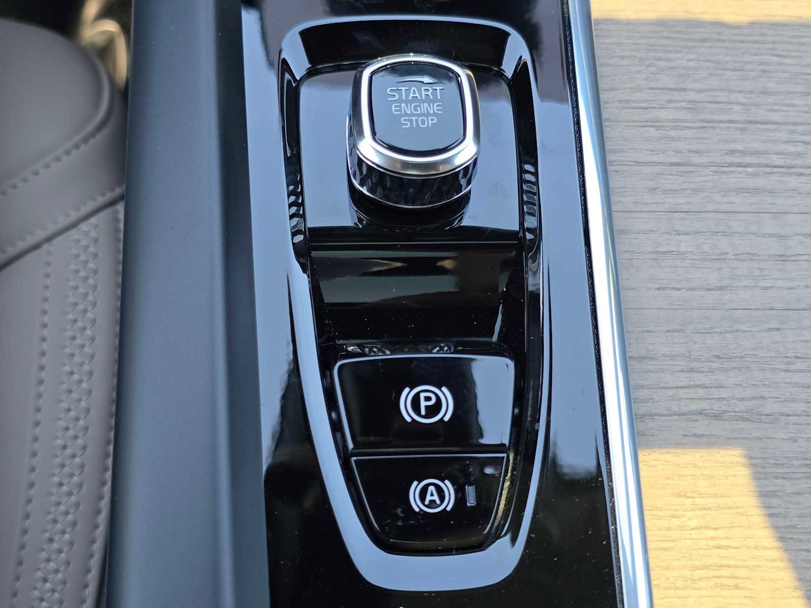 New 2026 Volvo XC60 B5 Core w/ Climate Package AWD/4WD image 32