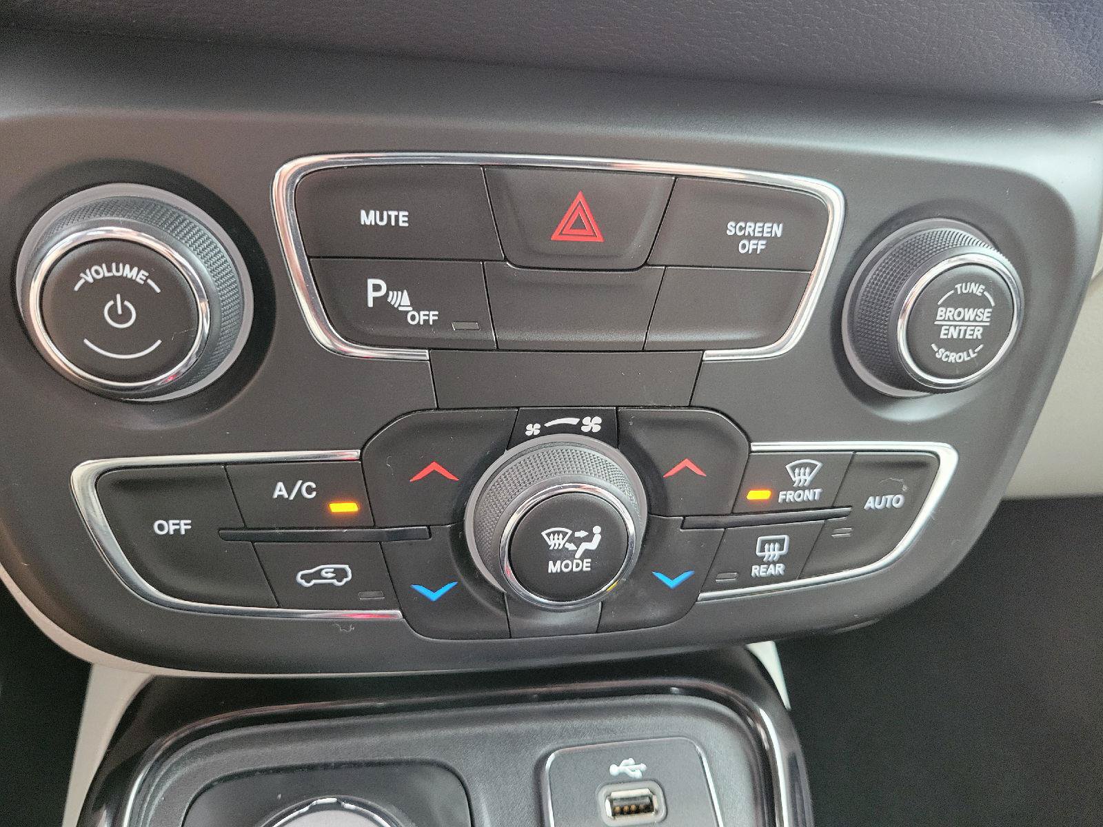 Used 2017 Jeep Compass Limited w/ Navigation Group AWD/4WD image 18