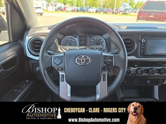 Used 2018 Toyota Tacoma SR5 AWD/4WD image 11
