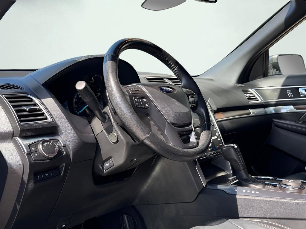 Used 2017 Ford Explorer Limited w/ Equipment Group 301A image 2