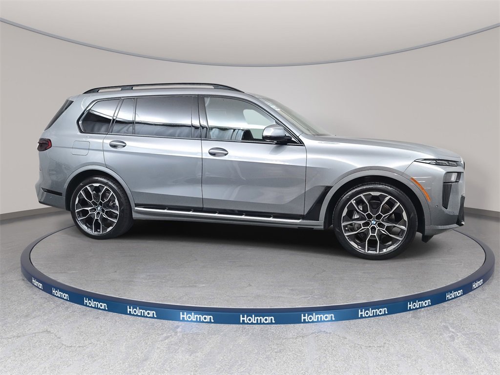 Used 2025 BMW X7 xDrive40i w/ M Sport Package image 4