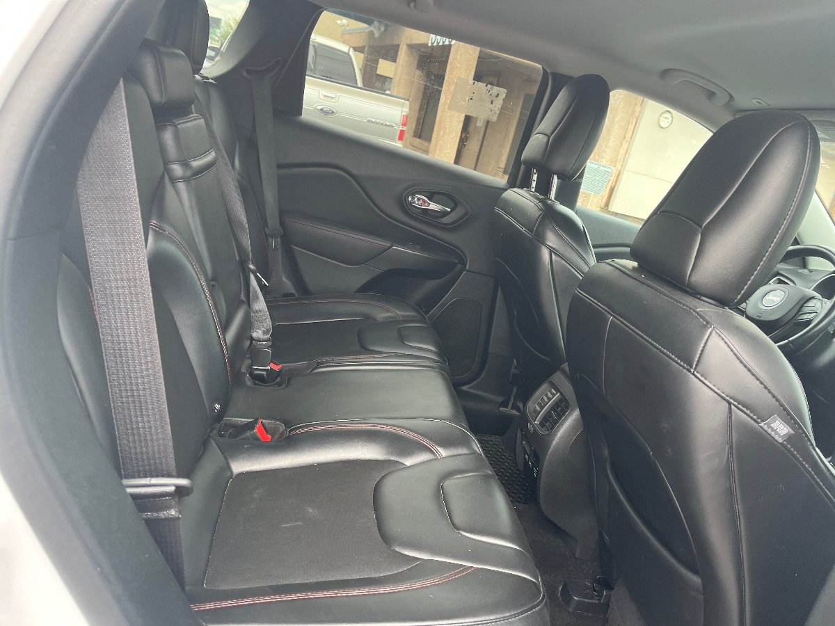 Used 2019 Jeep Cherokee Trailhawk w/ Comfort/Convenience Group AWD/4WD image 15