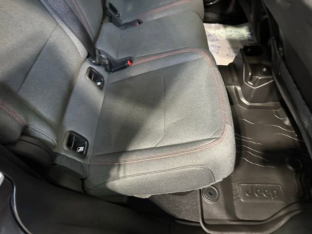 Used 2025 Jeep Gladiator Rubicon w/ Convenience Group image 17