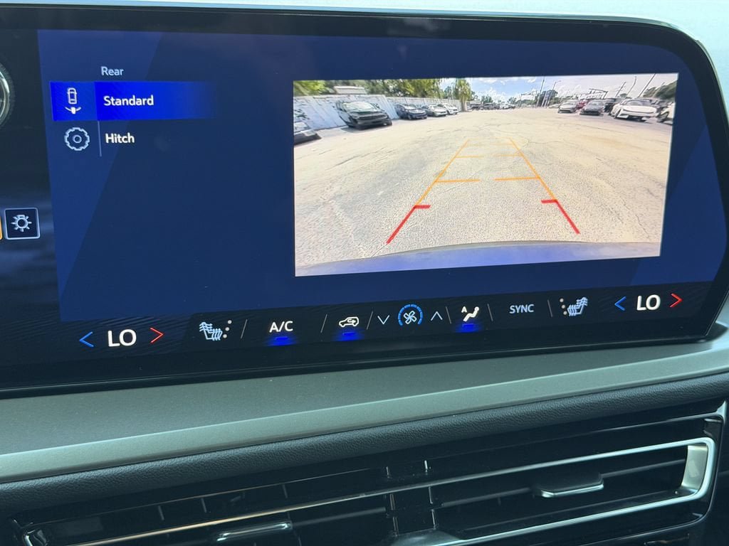 Used 2026 Chevrolet Traverse LT FWD image 29