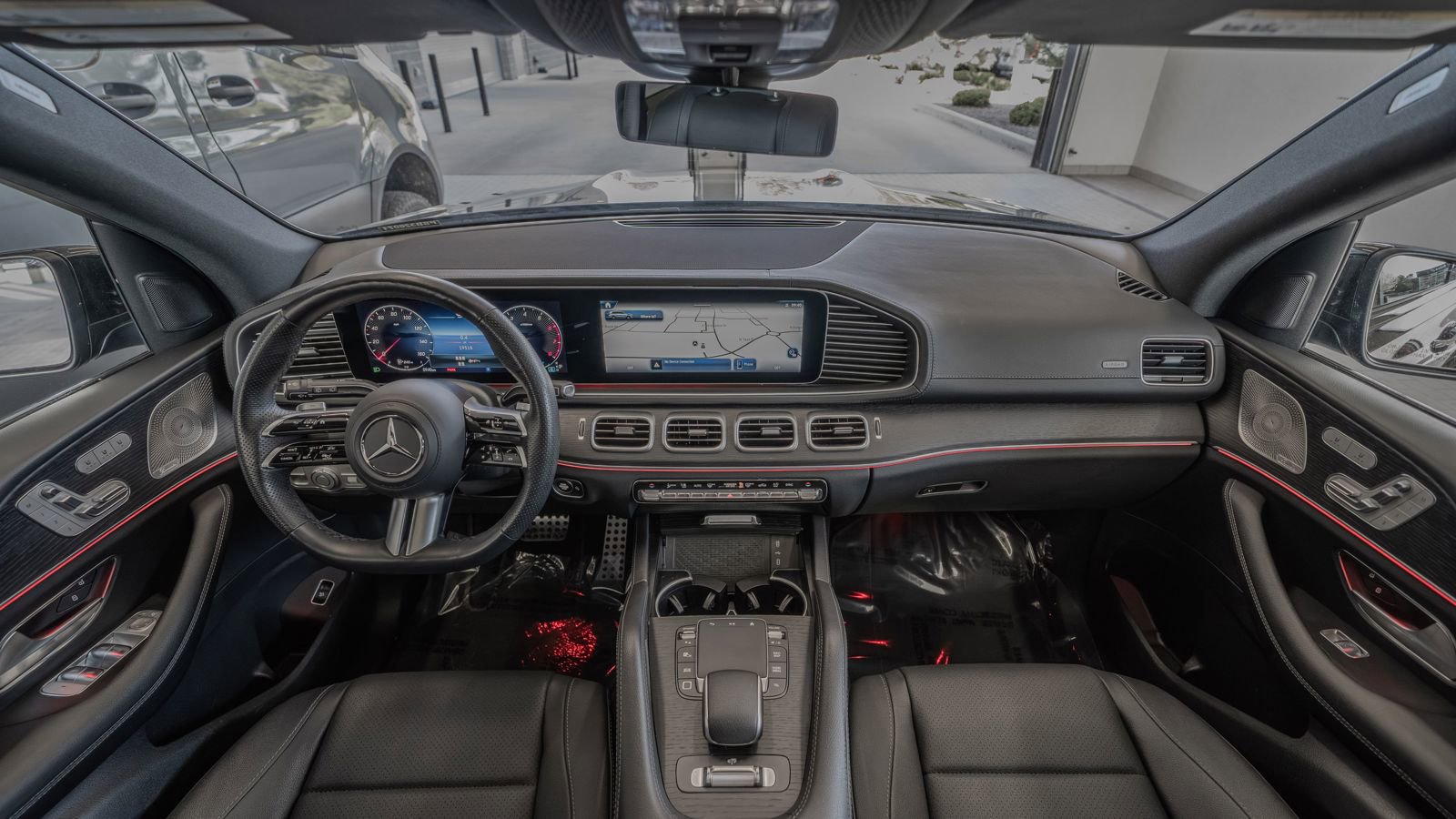 Used 2025 Mercedes-Benz GLS 450 4MATIC w/ AMG Line Exterior image 8