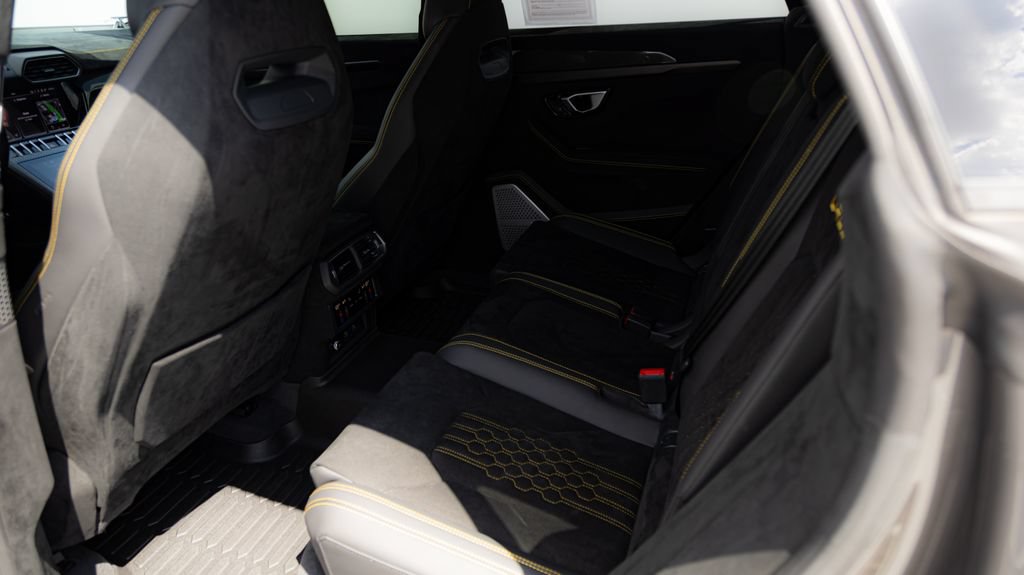 Used 2023 Lamborghini Urus Performante AWD/4WD image 30
