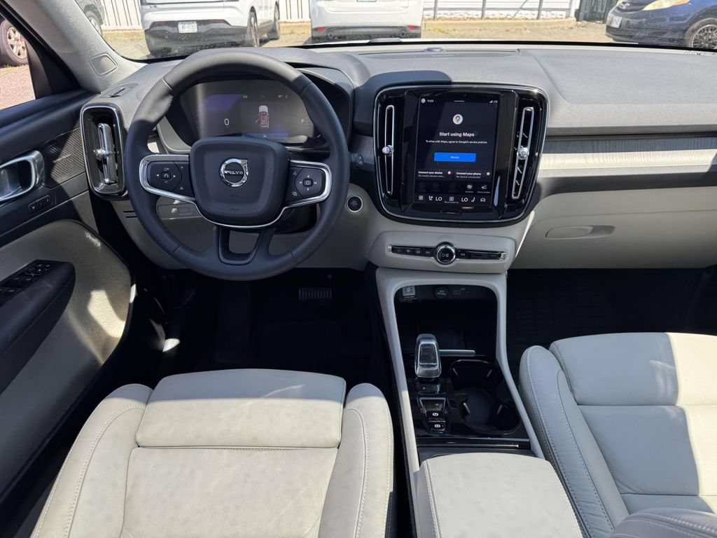 Certified 2024 Volvo XC40 B5 Plus w/ Protection Package Premier AWD/4WD image 15