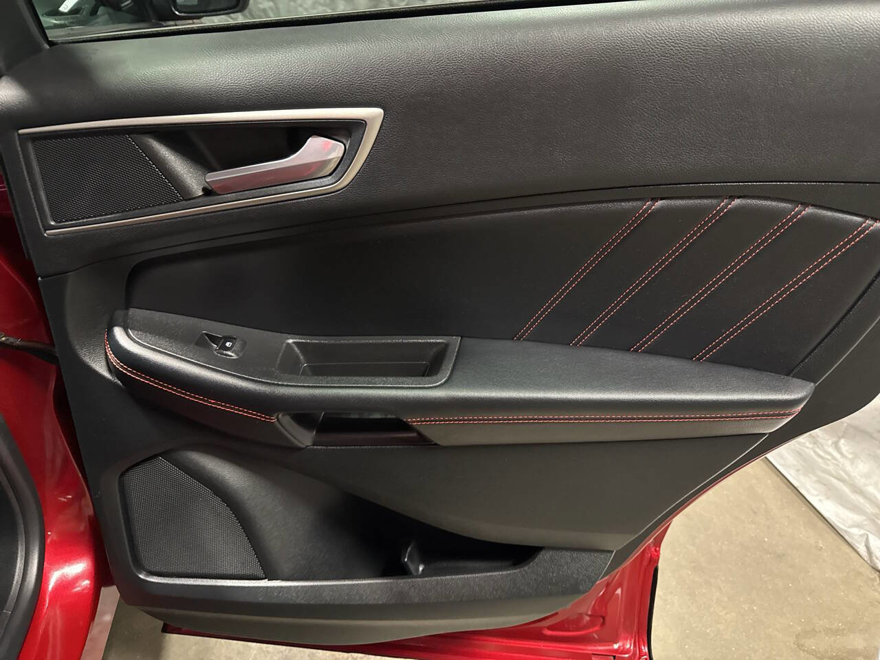 Used 2023 Ford Edge ST-Line image 14