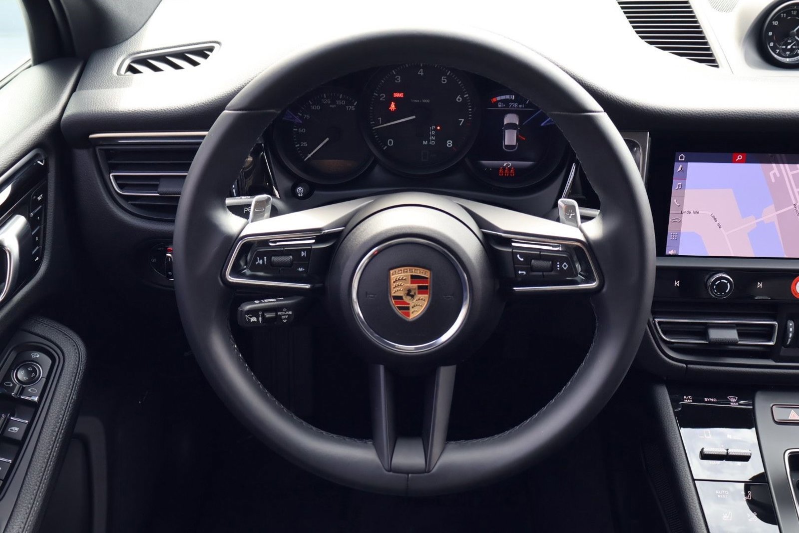Certified 2025 Porsche Macan image 15