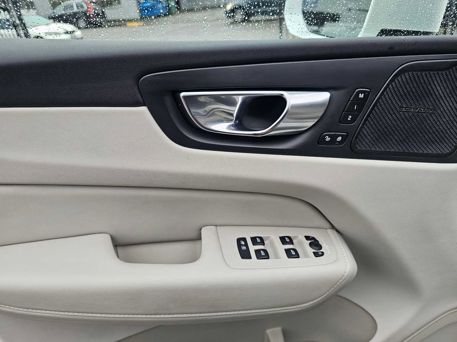 Certified 2023 Volvo XC60 T8 Ultimate w/ Climate Package image 26