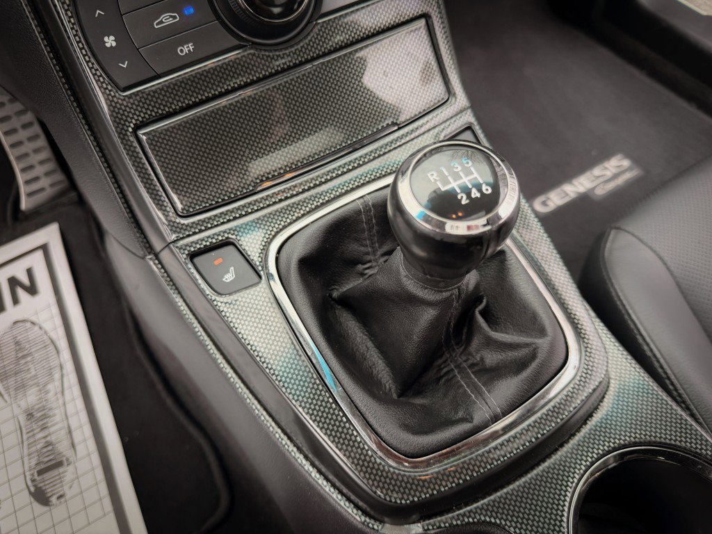 Used 2011 Hyundai Genesis 3.8 image 16