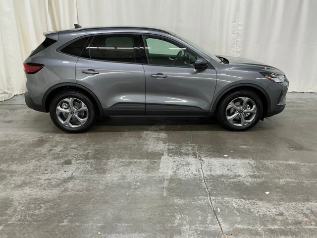 Used 2025 Ford Escape ST-Line w/ Equipment Group 301A image 2