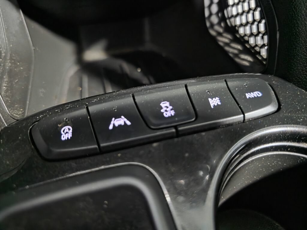 Used 2025 Chevrolet TrailBlazer LT AWD/4WD image 15