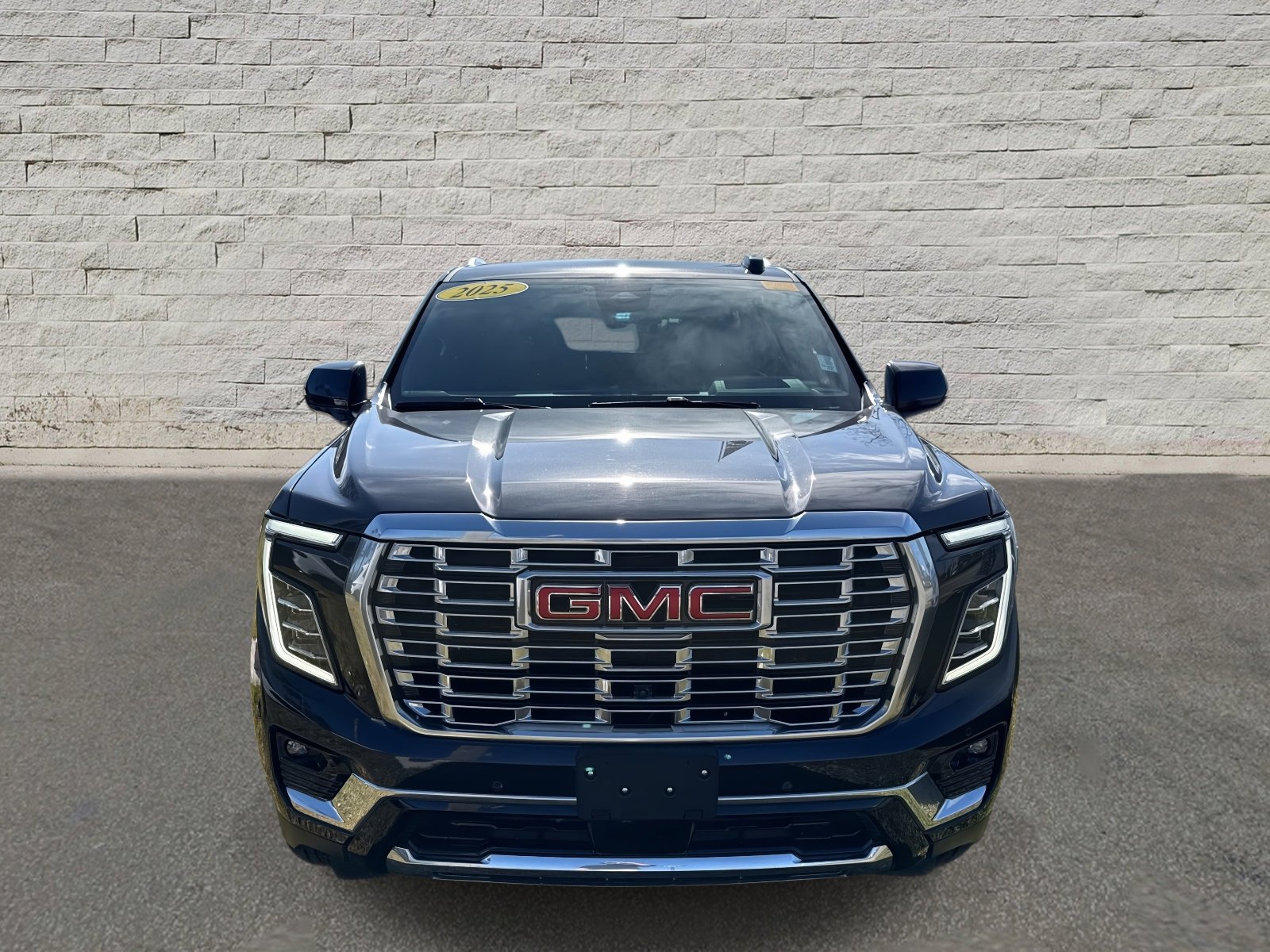 Used 2025 GMC Yukon Denali image 2