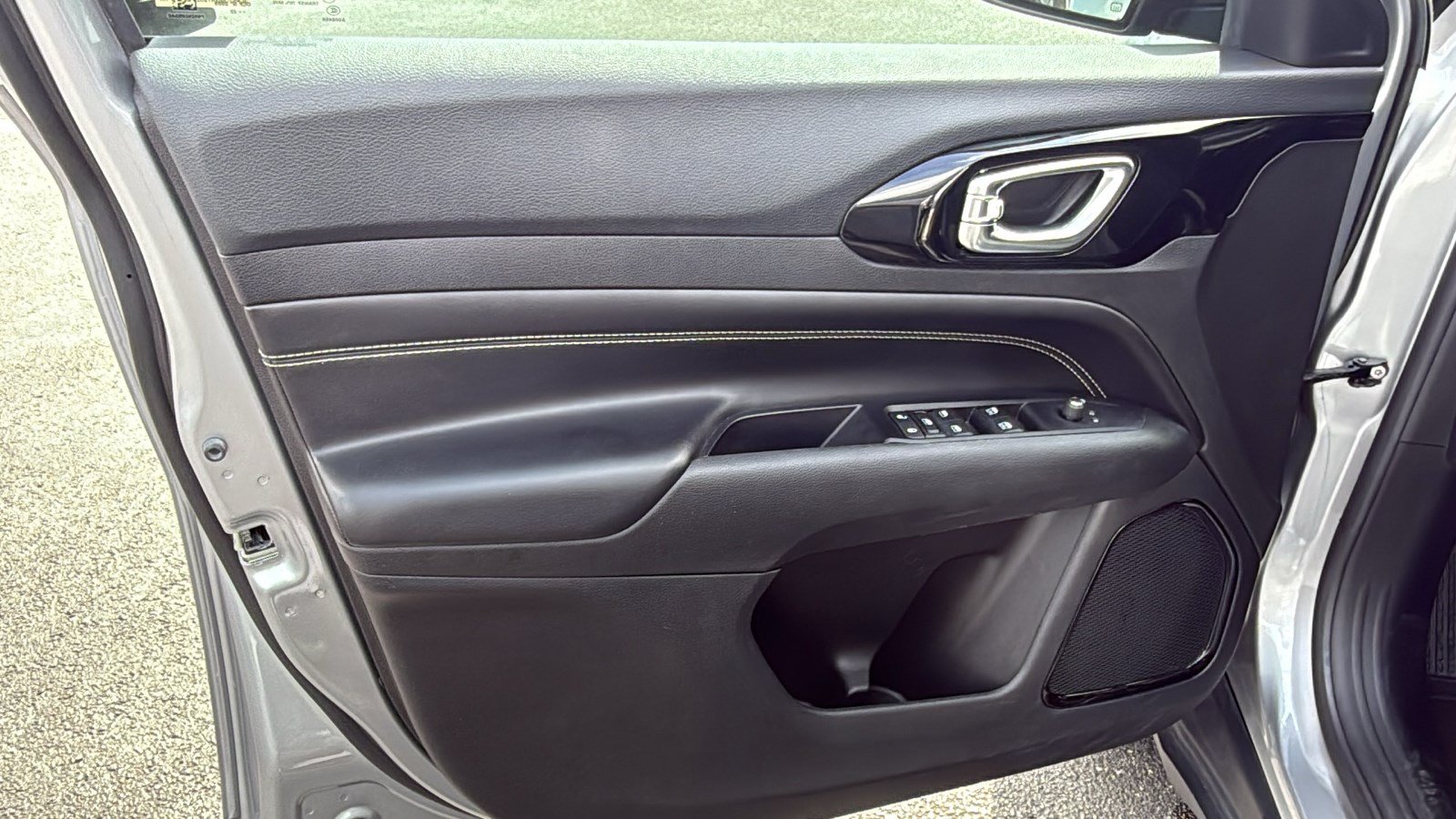 Used 2022 Jeep Compass Latitude FWD image 10