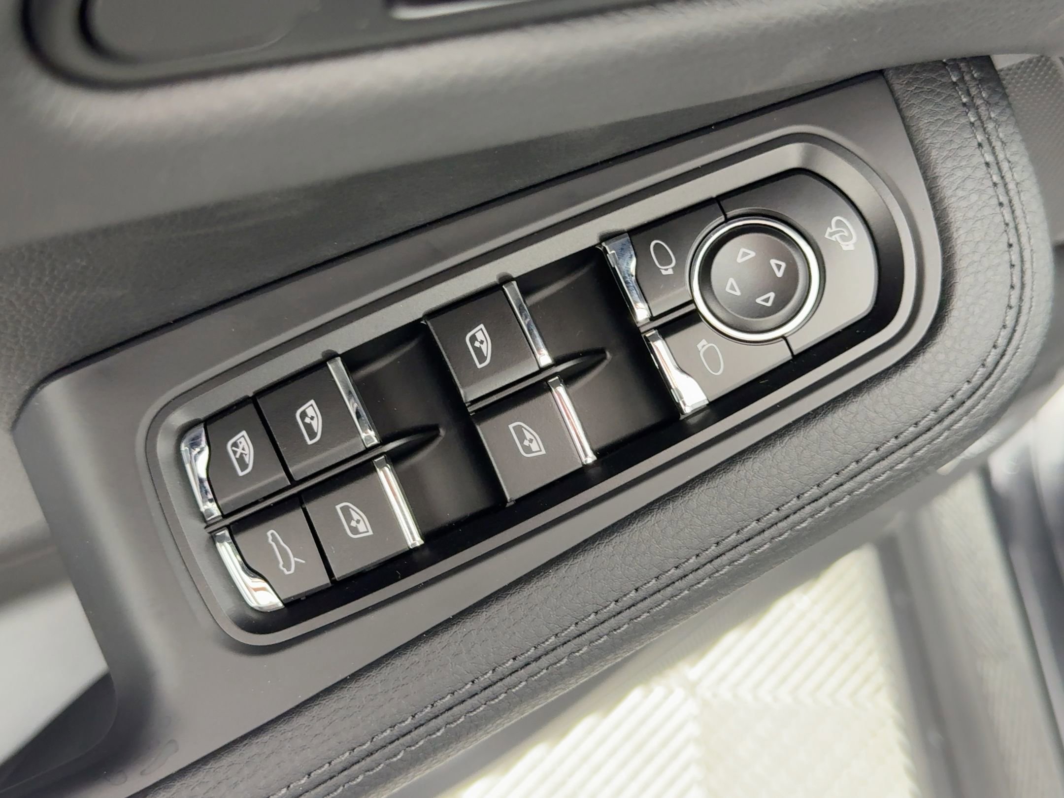 Used 2026 Porsche Macan S image 13