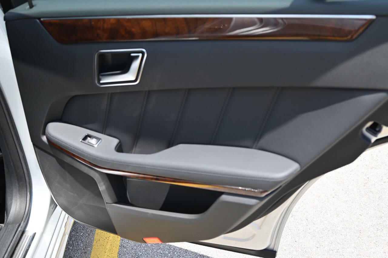 Used 2012 Mercedes-Benz E 350 4MATIC Sedan image 25