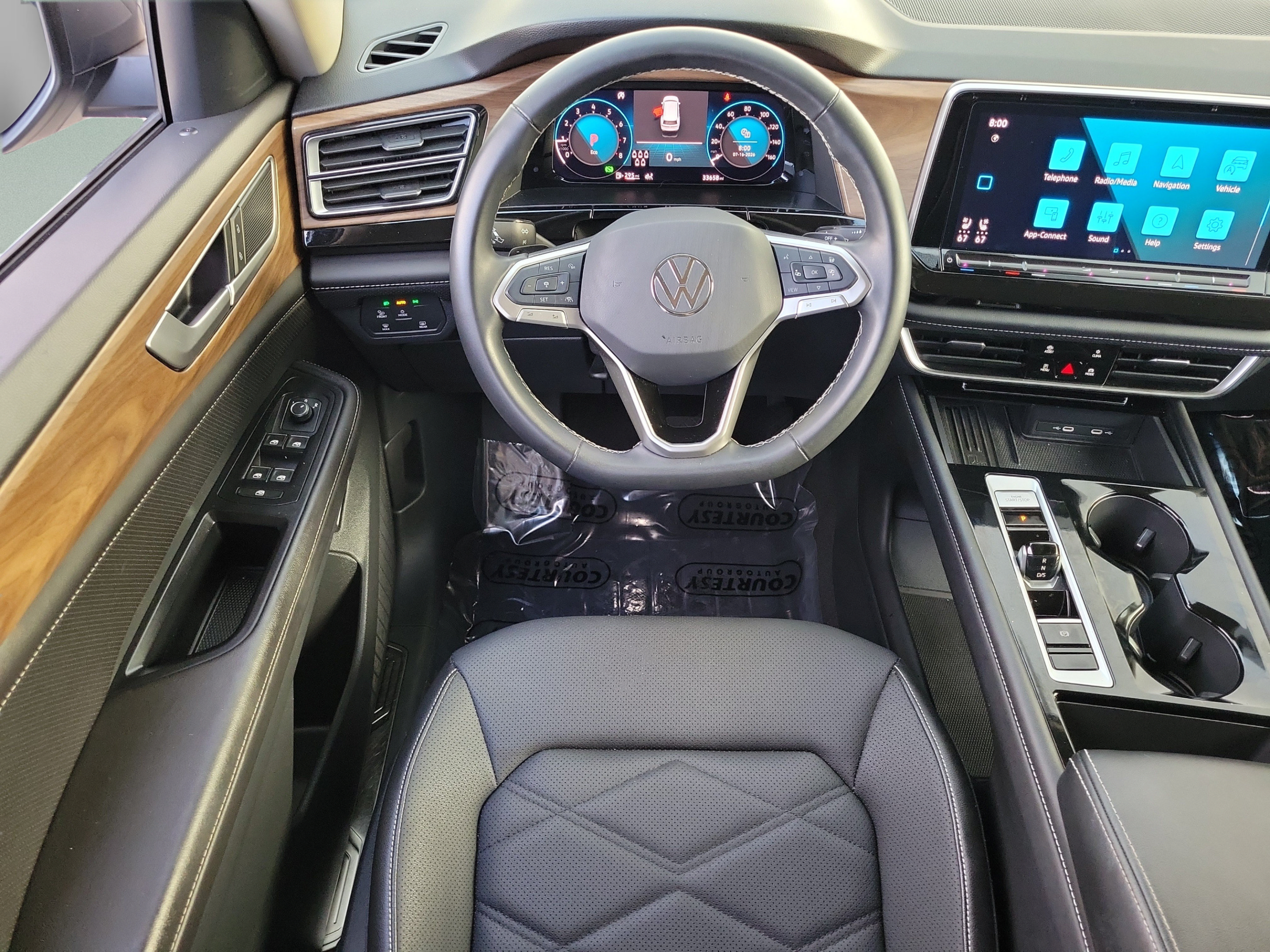 Used 2025 Volkswagen Atlas SE FWD image 9