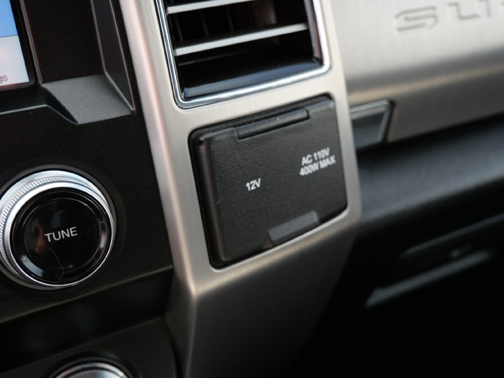 Used 2019 Ford F350 Platinum w/ Platinum Ultimate Package AWD/4WD image 25
