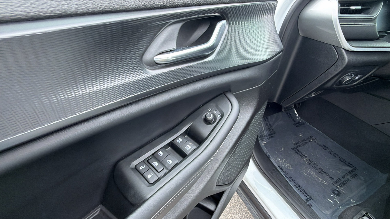 Certified 2024 Jeep Grand Cherokee Laredo AWD/4WD image 15