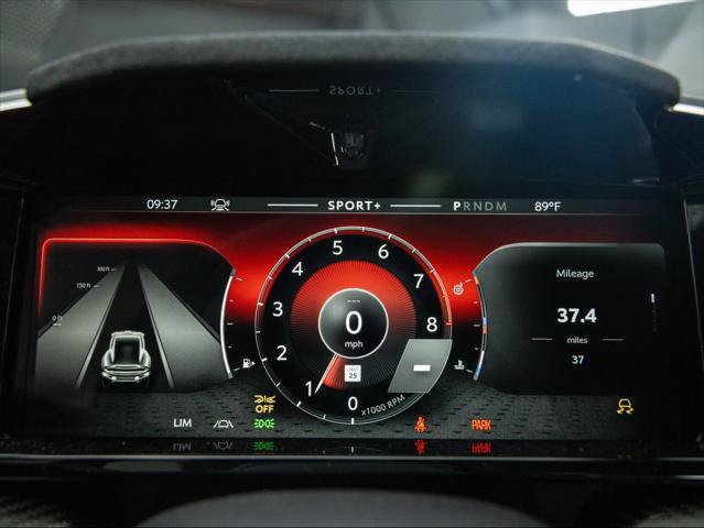 Used 2025 Aston Martin Vanquish RWD image 18