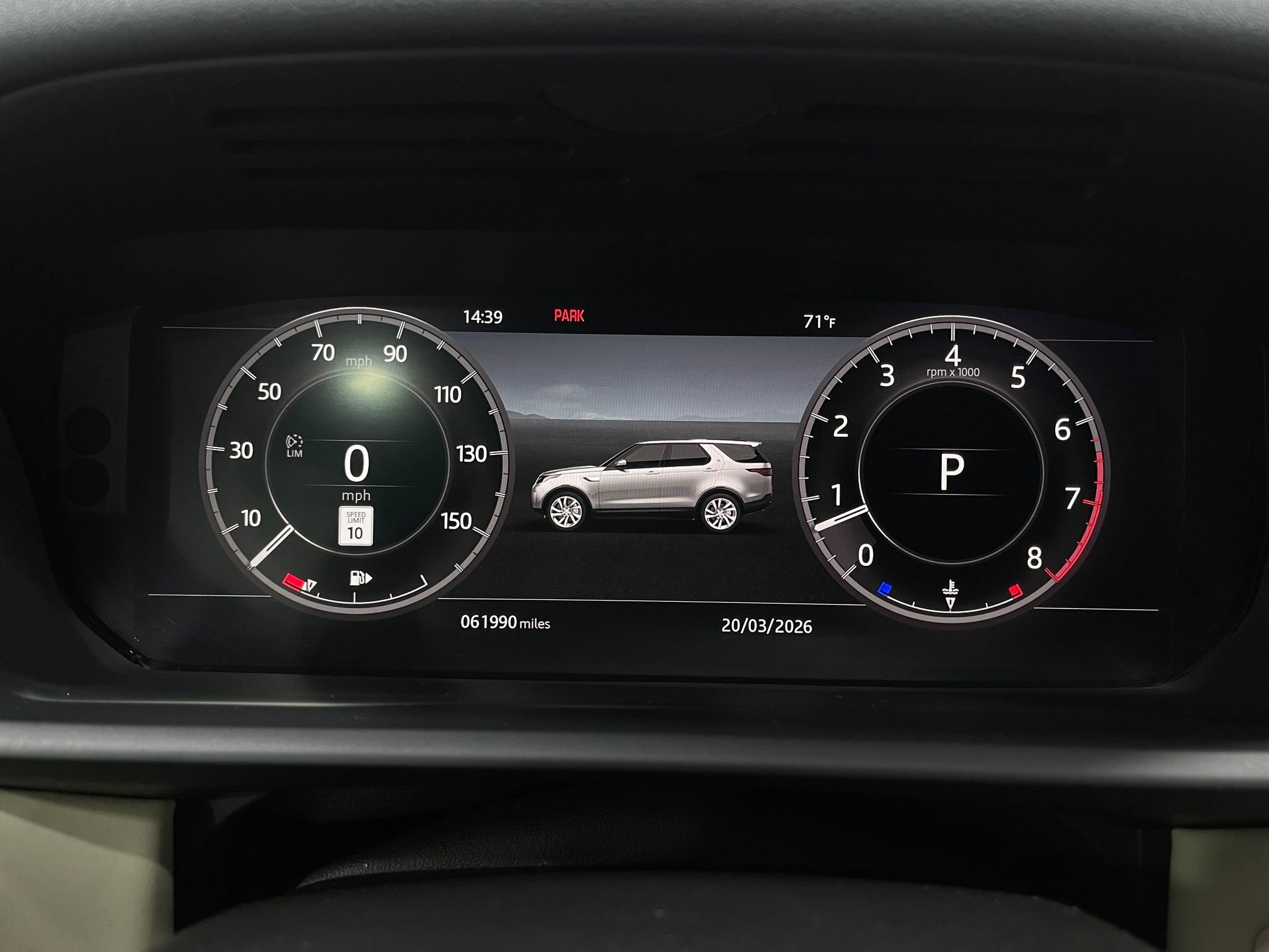 Used 2018 Land Rover Discovery HSE image 23