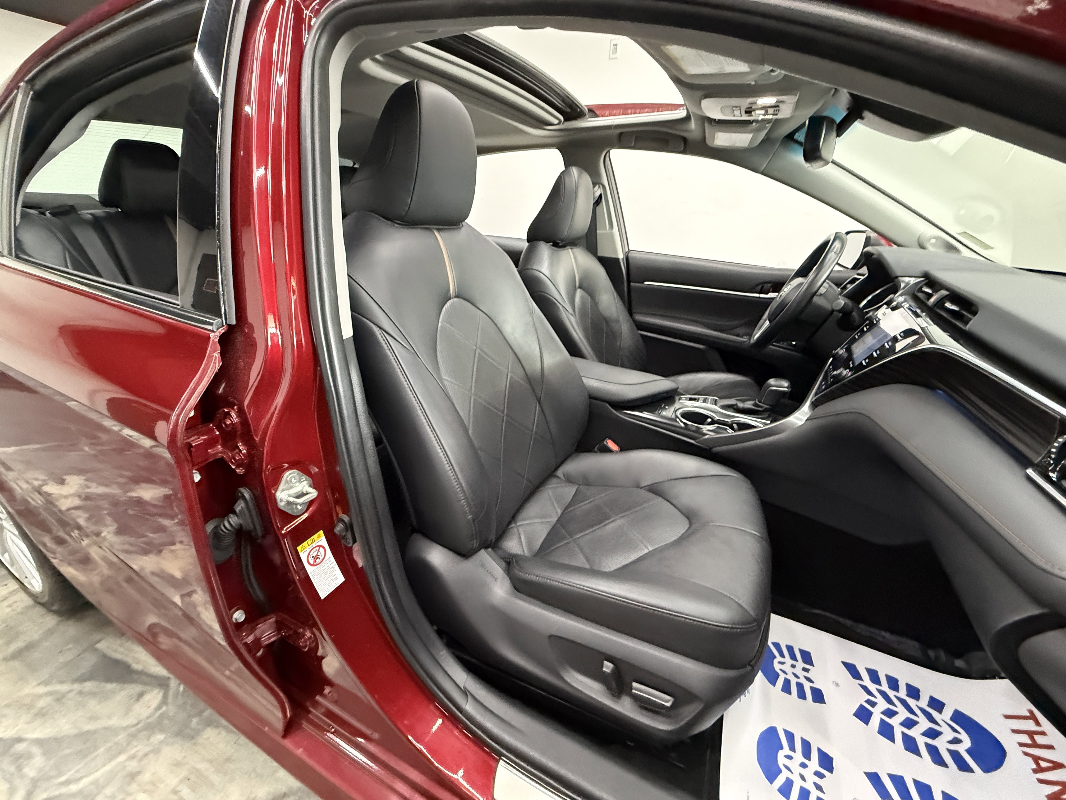 Used 2018 Toyota Camry XLE FWD image 21