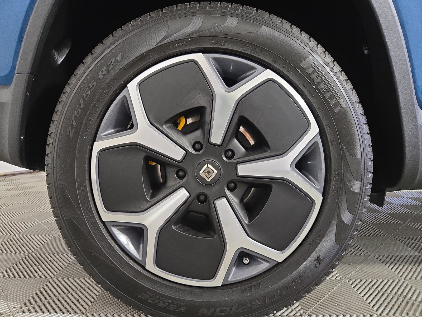 Used 2023 Rivian R1S Adventure AWD/4WD image 12