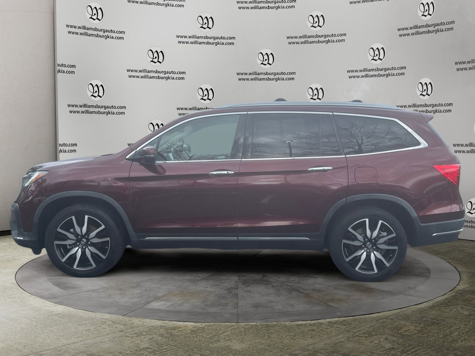 Used 2020 Honda Pilot Touring image 2