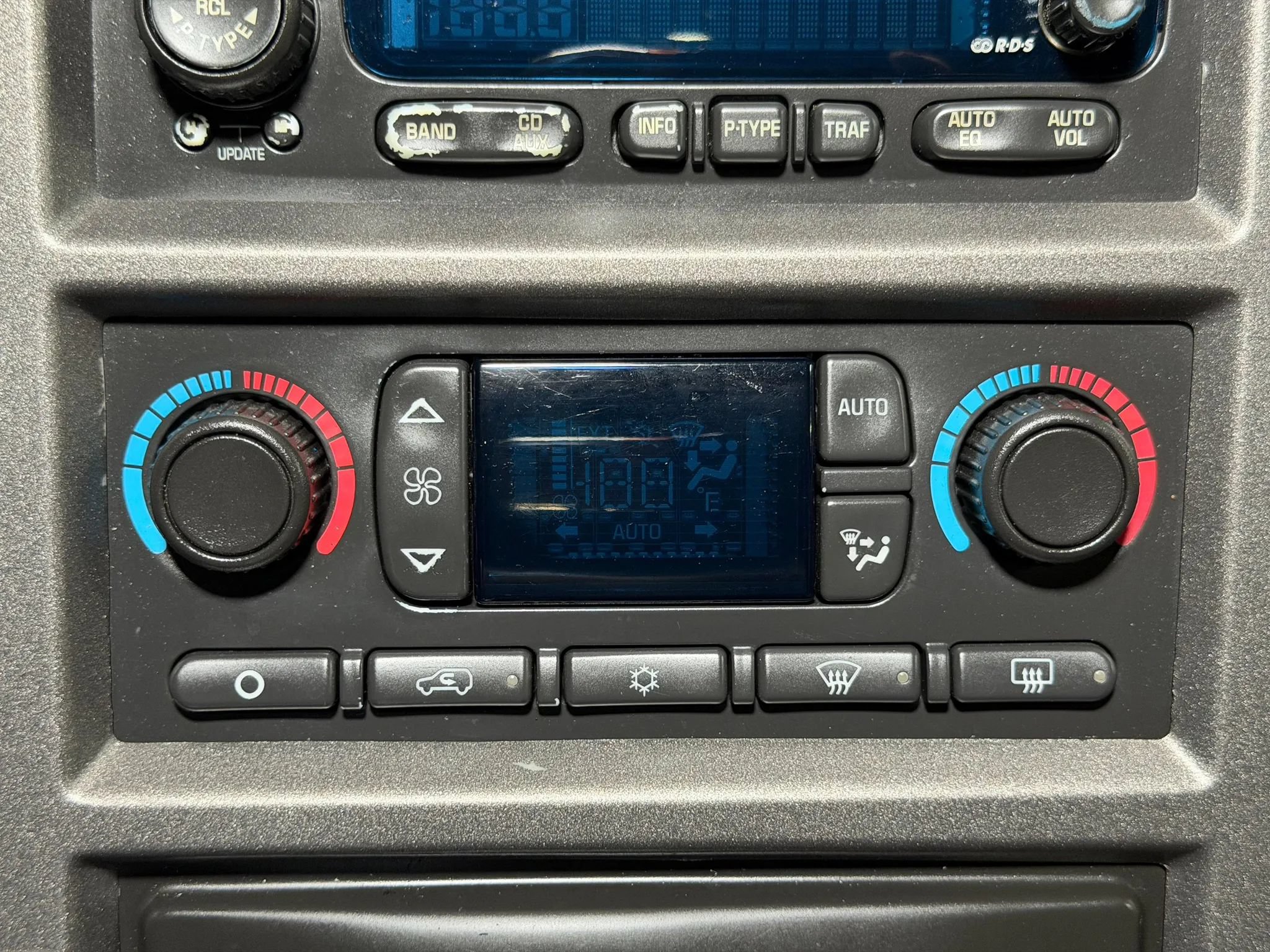 Used 2004 HUMMER H2 w/ Preferred Equipment Group AWD/4WD image 26