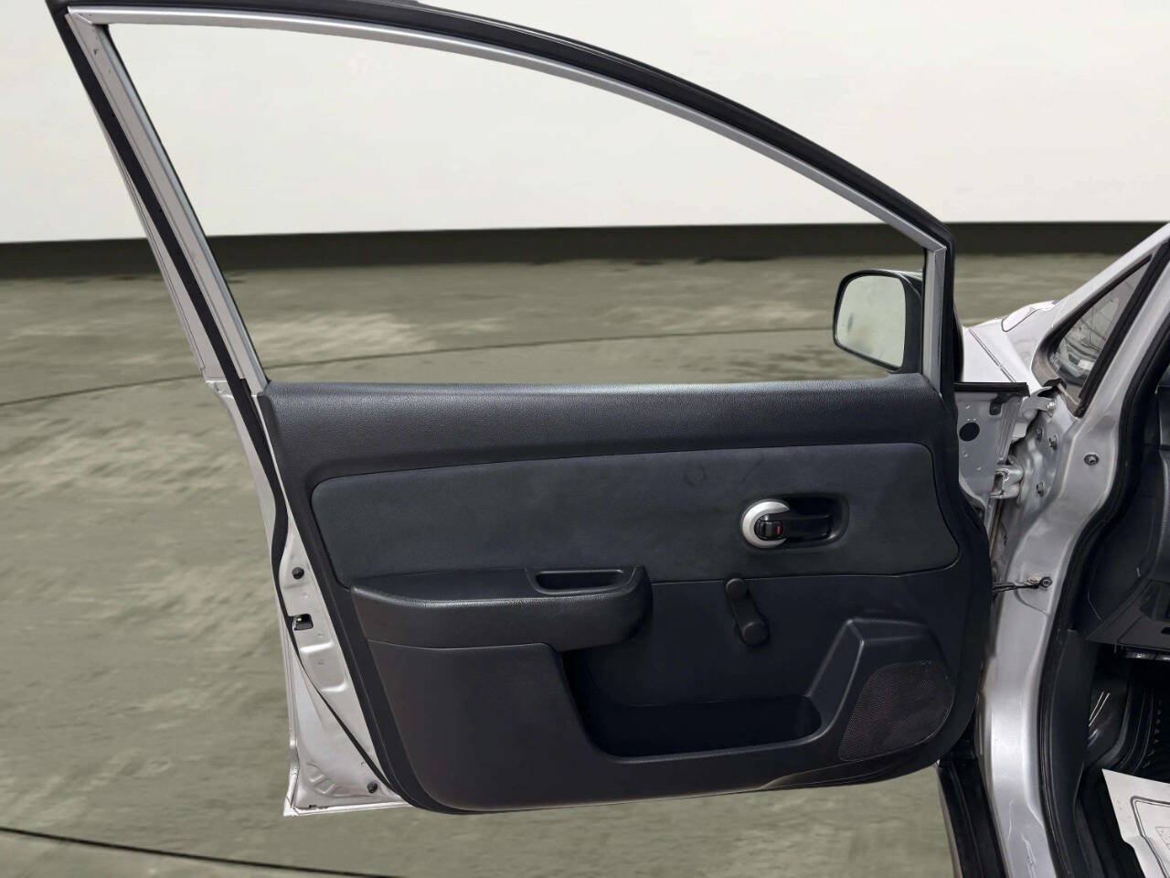 Used 2010 Nissan Versa Sedan FWD image 13