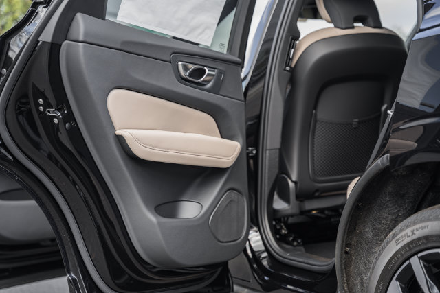 New 2026 Volvo XC60 T8 Plus w/ Protection Package Premier AWD/4WD image 36