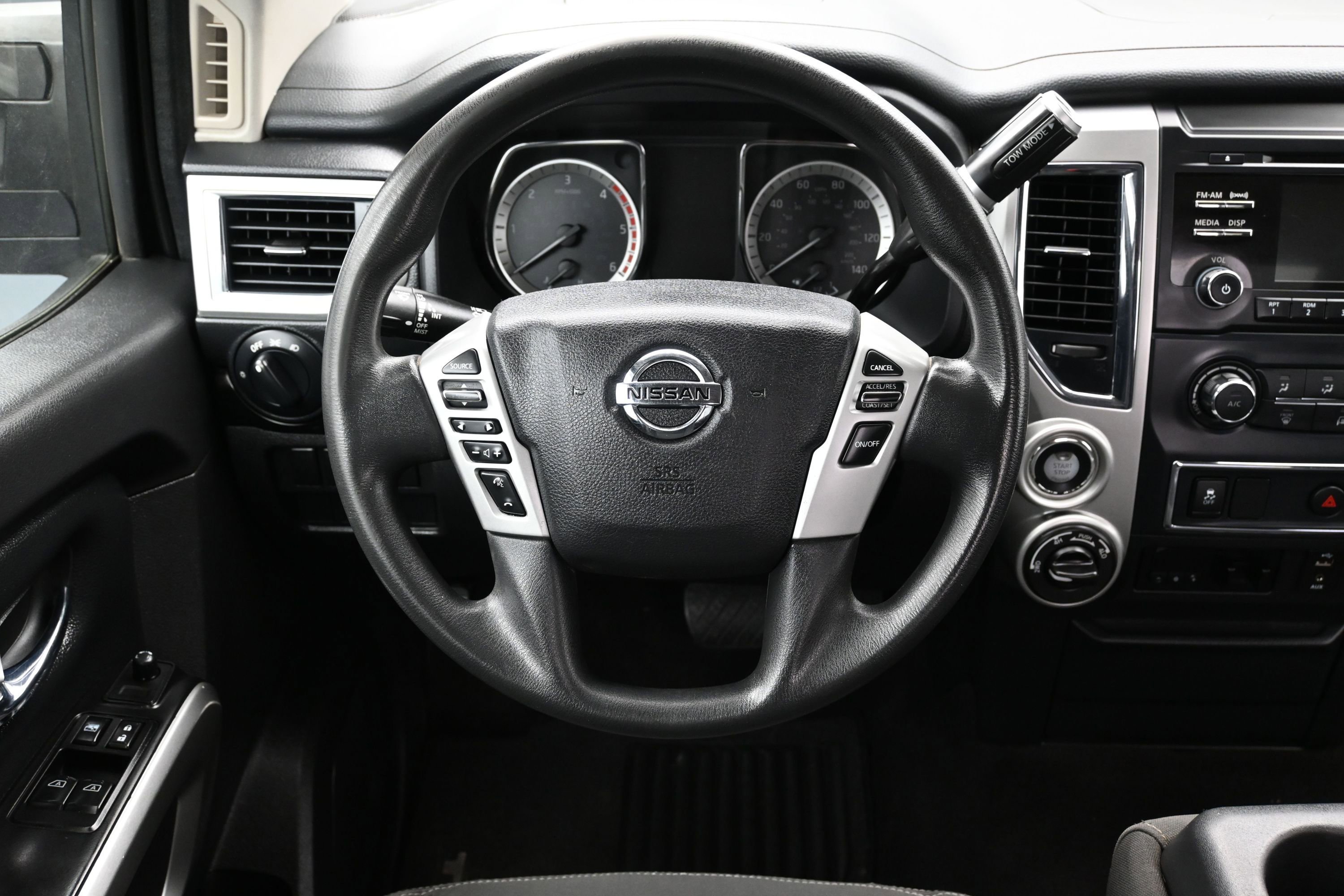 Used 2017 Nissan Titan SV AWD/4WD image 13