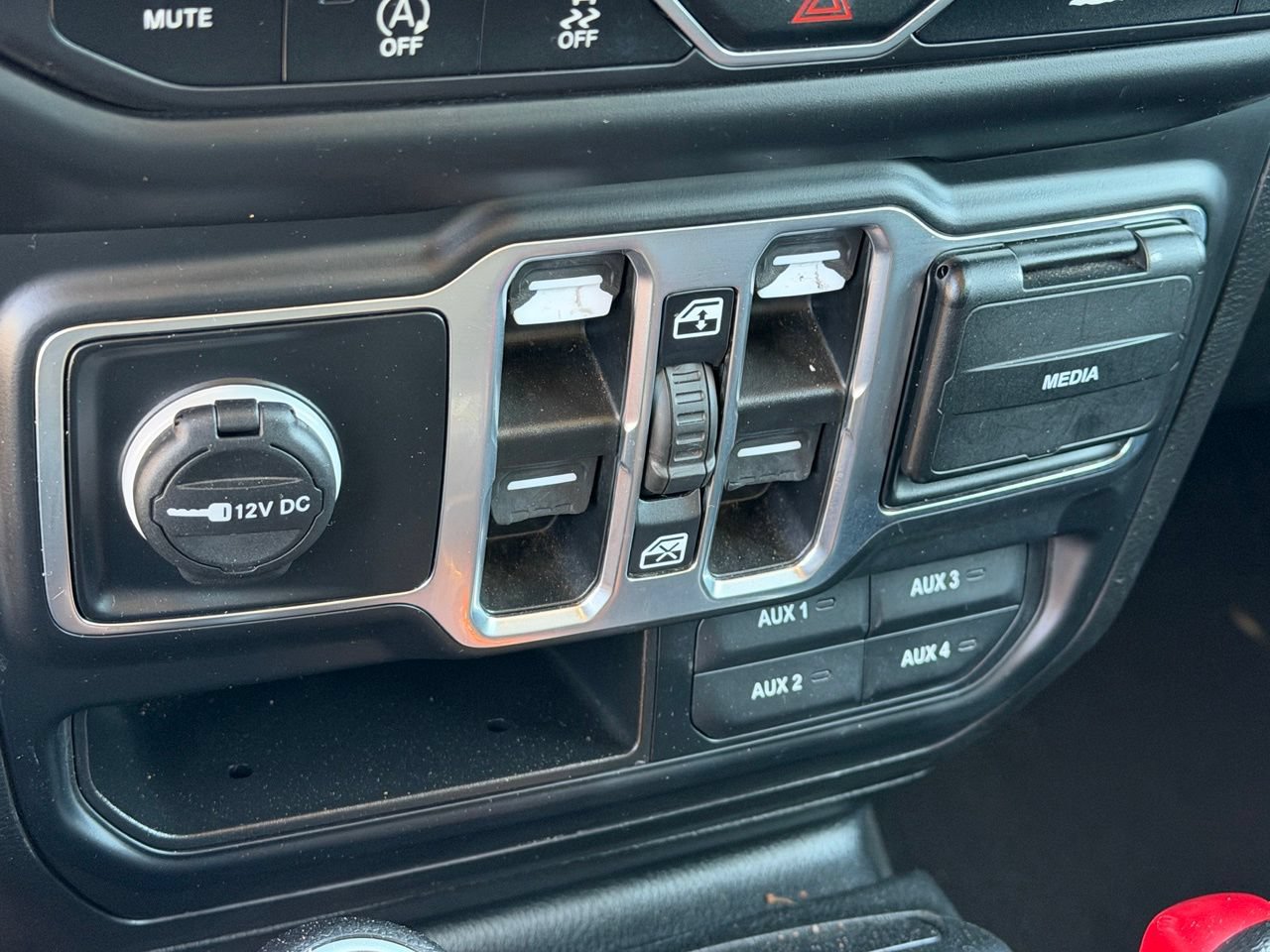 Used 2023 Jeep Wrangler Unlimited Sport AWD/4WD image 23