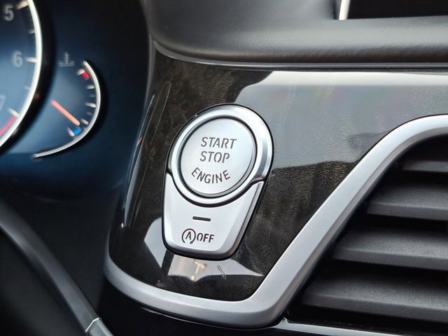 Used 2019 BMW M760i xDrive w/ Luxury Rear Seating Package image 33